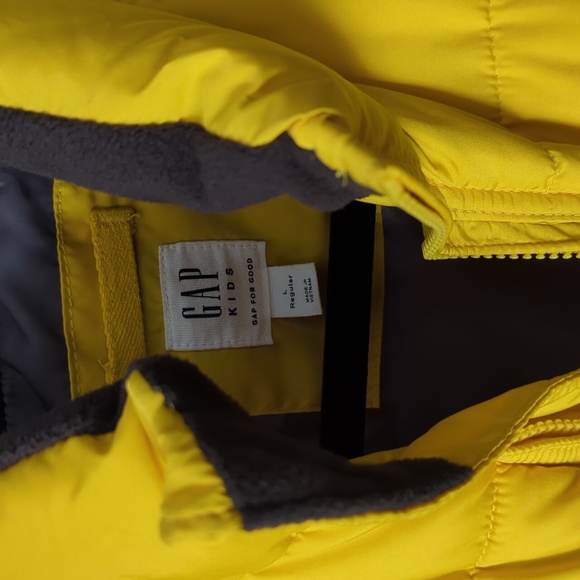 Yellow Gap puffer vest jacket - Picture 2 of 3